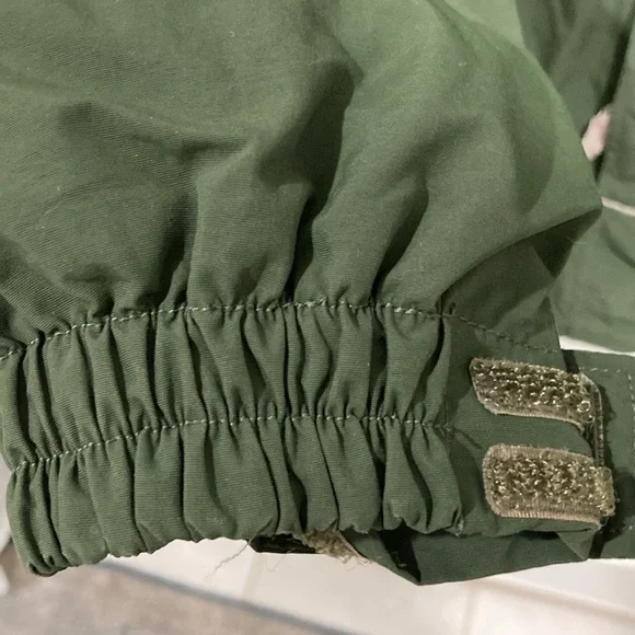 L.L. Bean women’s Green Rain Jacket - Picture 3 of 3